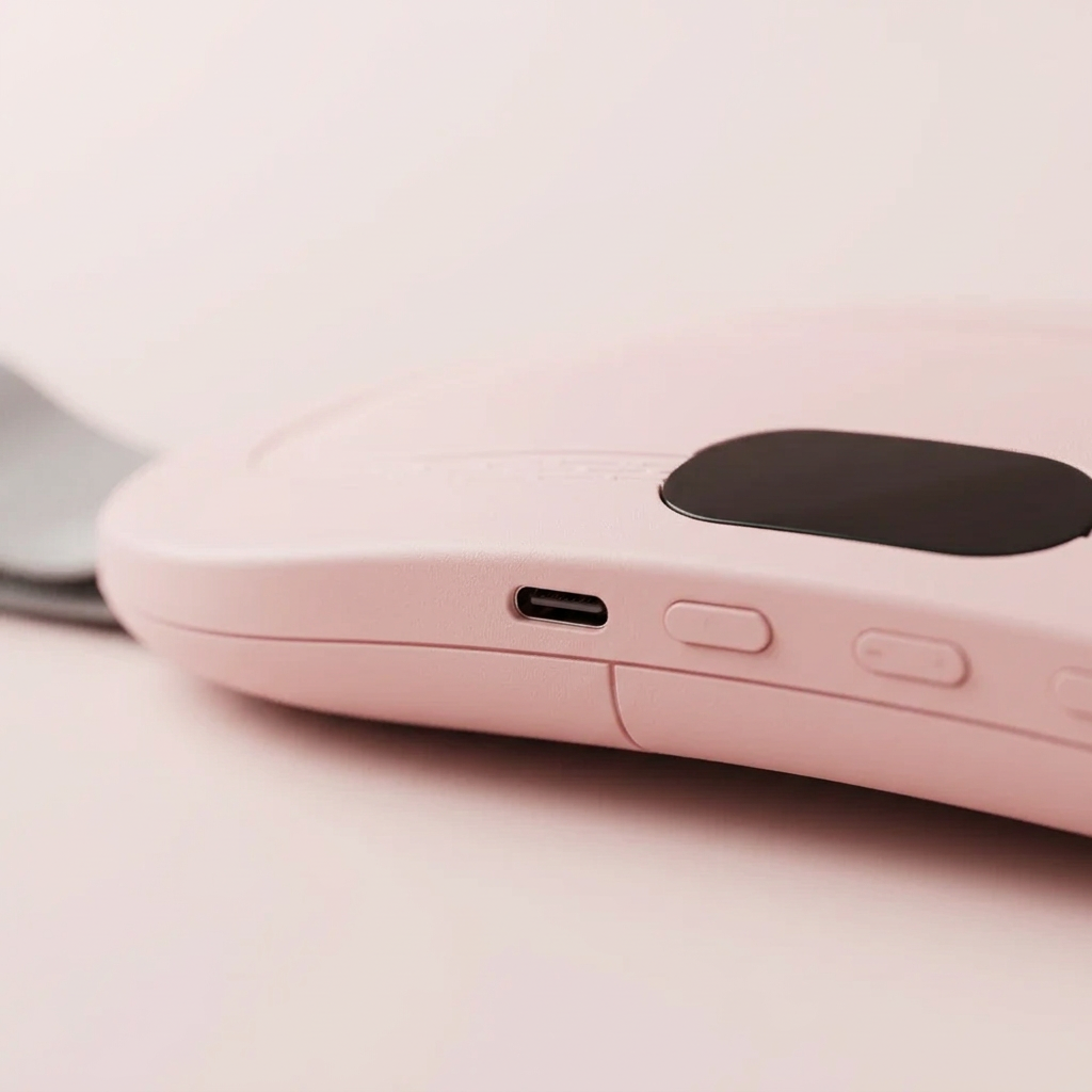 Détail du boîtier de la ceinture Nuaëlle avec port USB-C
